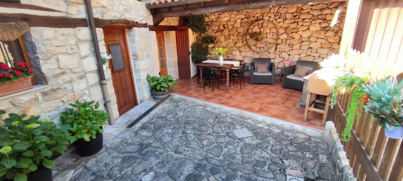 Apartamentos Rurales La Tabla Country house *